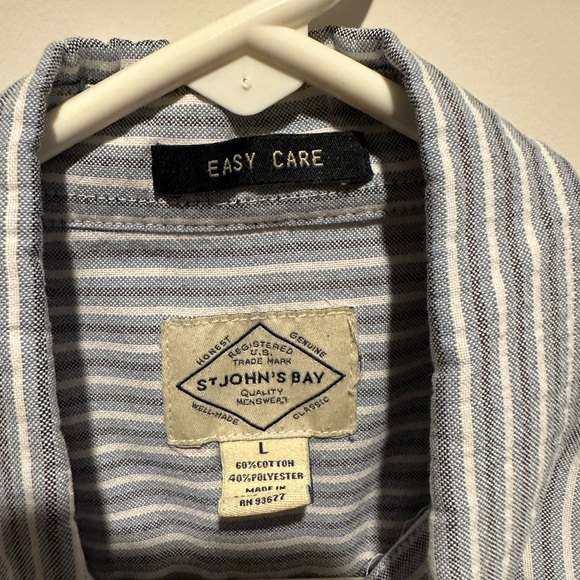 Men’s Large St. John’s Bay Casual Button Down Shirt - Picture 2 of 3